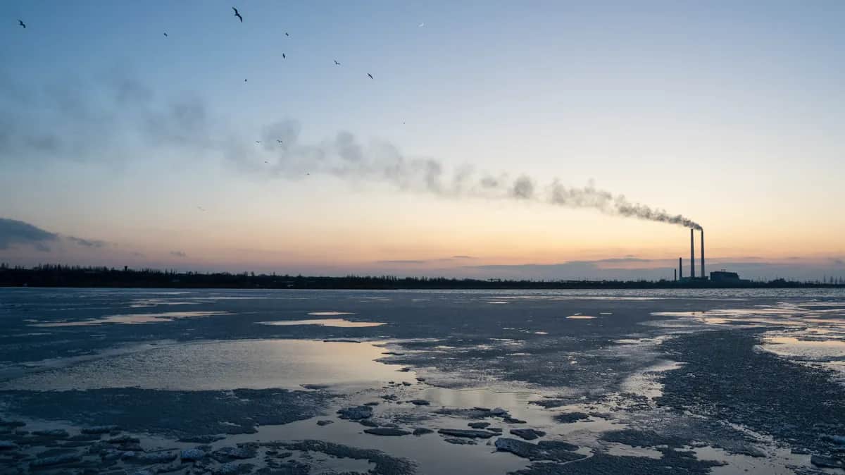 Вид на Курахово со стороны Марьинки. Фото: Вольфганг Шван / Getty Images