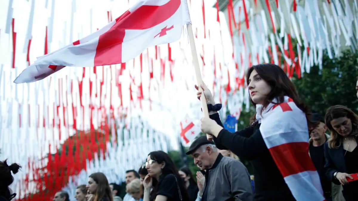 Georgians protesting the “foreign agent” bill near the parliament building in Tbilisi, Georgia, 28 May 2024. Photo: EPA-EFE/DAVID MDZINARISHVILI