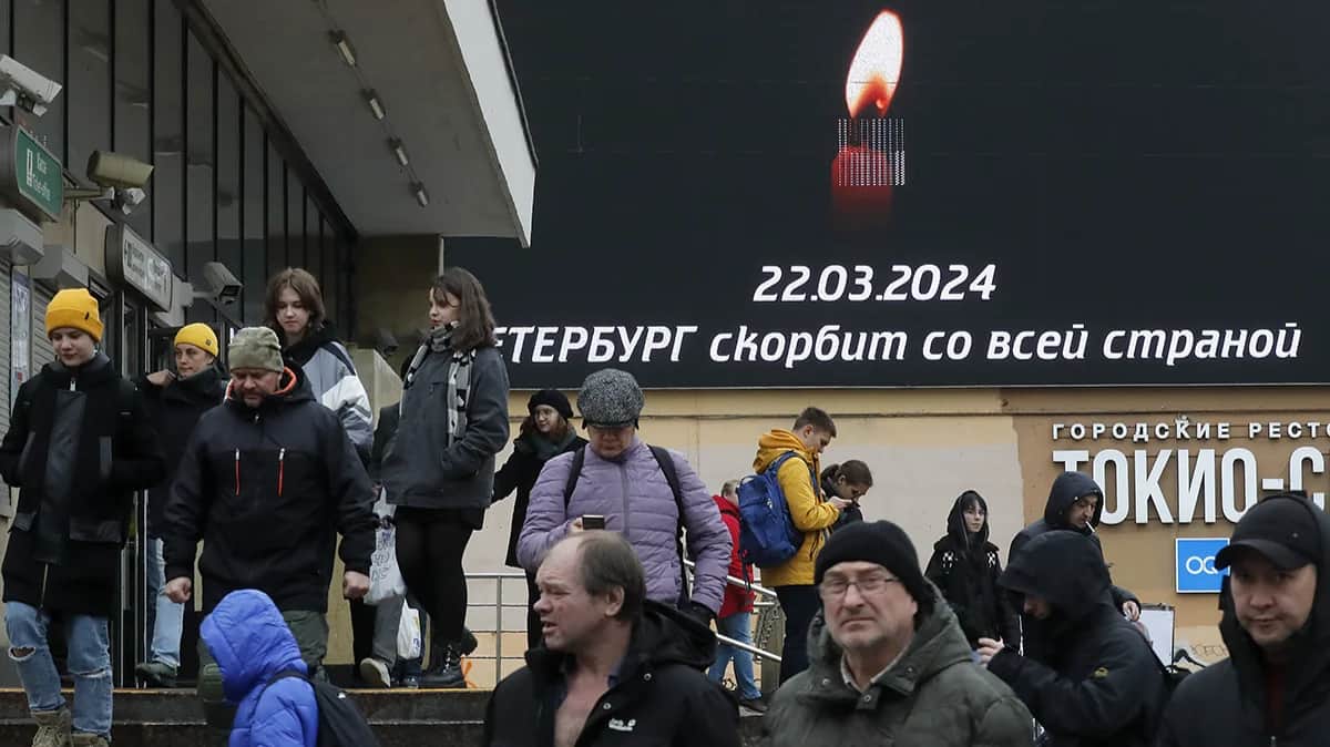 «Санкт-Петербург скорбит со всей страной», Санкт-Петербург, Россия, 23 марта 2024 года. Фото: Анатолий Мальцев/EPA-EFE