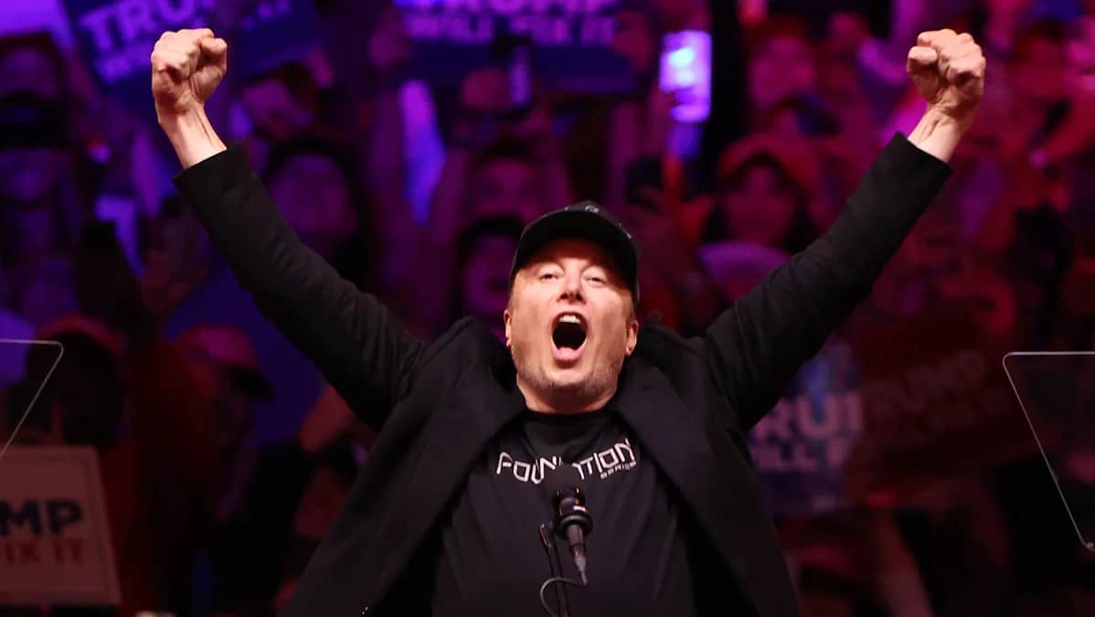 Илон Маск выступает во время митинга в поддержку Дональда Трампа в Мэдисон-сквер-Гарден в Нью-Йорке, США, 27 октября 2024. Фото: Sarah Yenesel / EPA-EFE