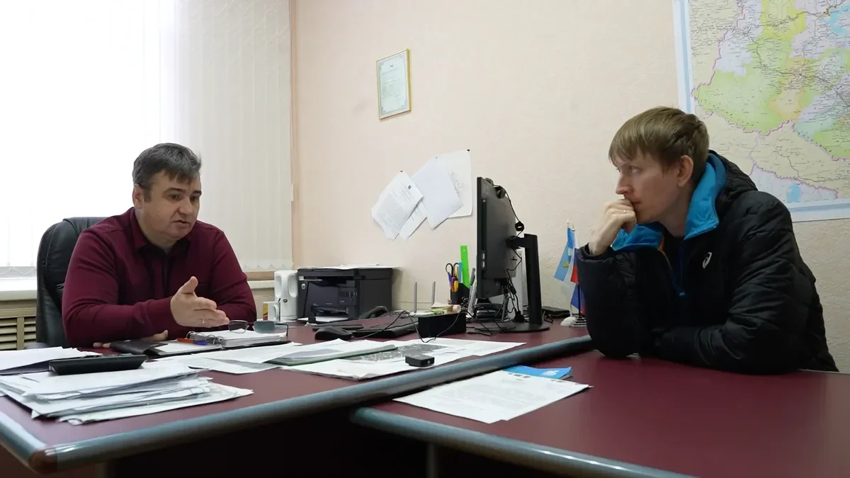 Deputy Mayor of Kazachinskoye-Lensky district Alexey Korotnev. <a href="https://www.youtube.com/watch?v=NjrPBmXX3vo" rel="noopener noreferrer" title="https://www.youtube.com/watch?v=NjrPBmXX3vo">A shot from the film “Firewood for the mobilised”</a>