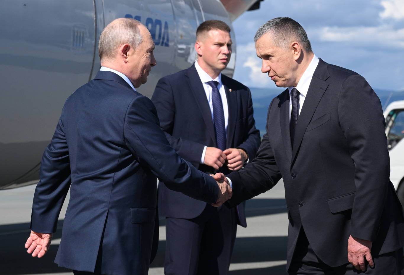 Владимир Путин и Юрий Трутнев. Артём, Приморский край. 2 сентября 2026 года. Фото: Иван Секретарев / Спутник / Imago Images / Scanpix / LETA