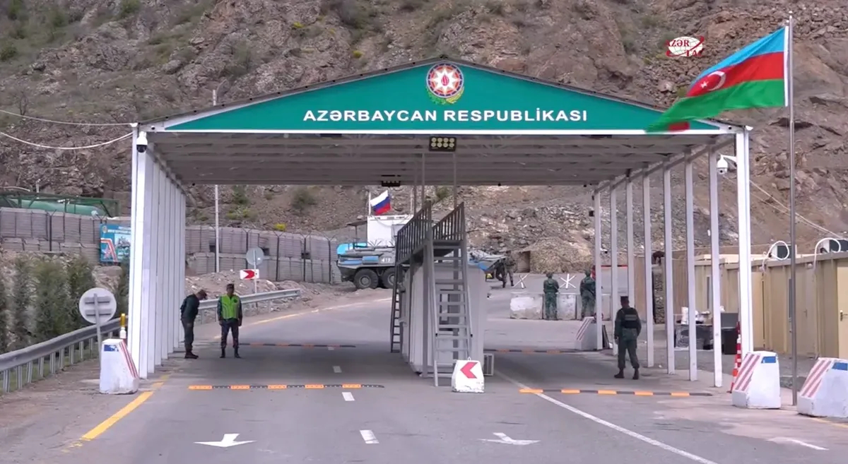 Азербайджанский КПП в Лачинском коридоре, ведущем из Армении в Карабах. Фото: скрин <a href="https://t.me/MaidenTower/36550">видео</a>
