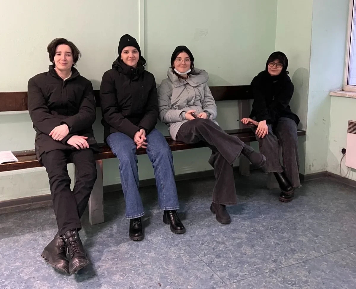 The young women at the Russia-Georgia border checkpoint Verkhny Lars. The photo wa provided by the human rights defenders