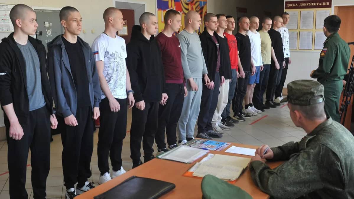 Conscripts at a regional military enlistment office assembly point, Tambov, 24 April 2024. Photo: Alexey Sukhorukov / Sputnik / Imago Images / Scanpix LETA