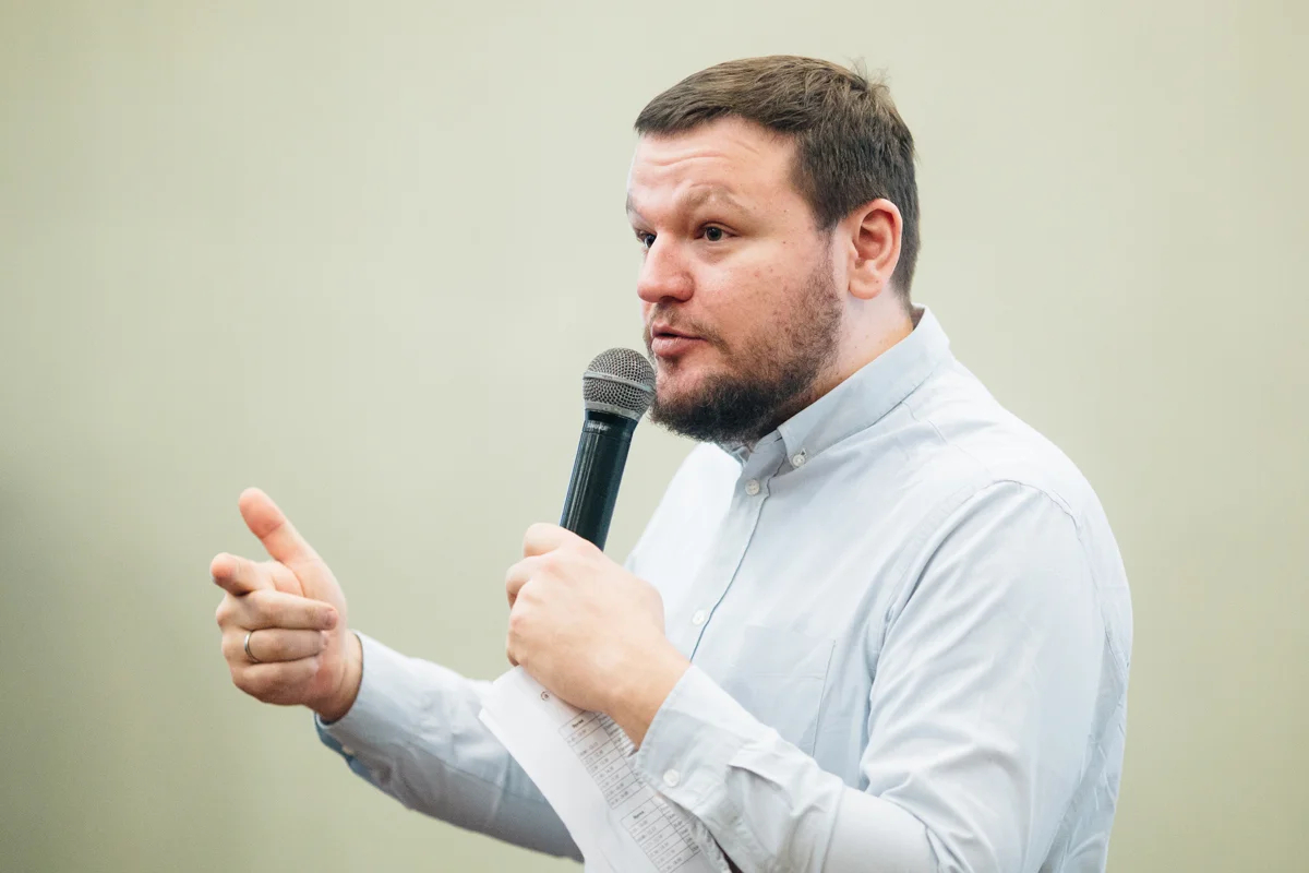 Митя Алешковский. Фото: Aleshru / <a data-sk="tooltip_parent" data-stringify-link="https://commons.wikimedia.org/wiki/File:Aleshkovskiy_DP_Irkutsk_2018.jpg" href="https://commons.wikimedia.org/wiki/File:Aleshkovskiy_DP_Irkutsk_2018.jpg" rel="noopener noreferrer" target="_blank">Wikimedia </a>(CC BY-SA 4.0)