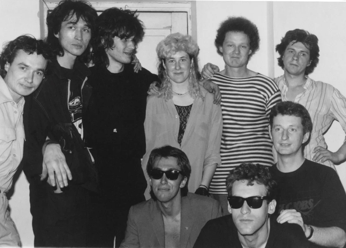 Kino with Joanna Stingray, Sergey Kuryokhin (Akvarium), critic Artemy Troitsky and Billy Bragg in Leningrad, 1986. Photo: <a href="https://www.joannastingray.com/leningrad-red-wave-period-1984-1989/" rel="noopener noreferrer" title="https://www.joannastingray.com/leningrad-red-wave-period-1984-1989/">Joanna Stingray</a>