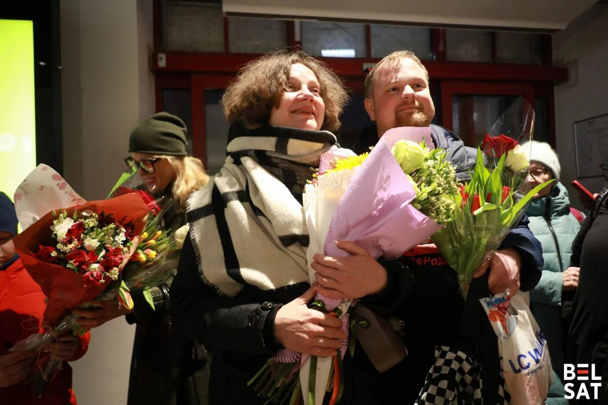 Полина Шарендо-Панасюк после прибытия в Вильнюс, Литва, 6 февраля 2025 года. Фото: «<a data-sk="tooltip_parent" data-stringify-link="https://ru.belsat.eu/84906119/szarendo-panasiuk-wilno" href="https://ru.belsat.eu/84906119/szarendo-panasiuk-wilno" rel="noopener noreferrer" target="_blank">Белсат»</a>