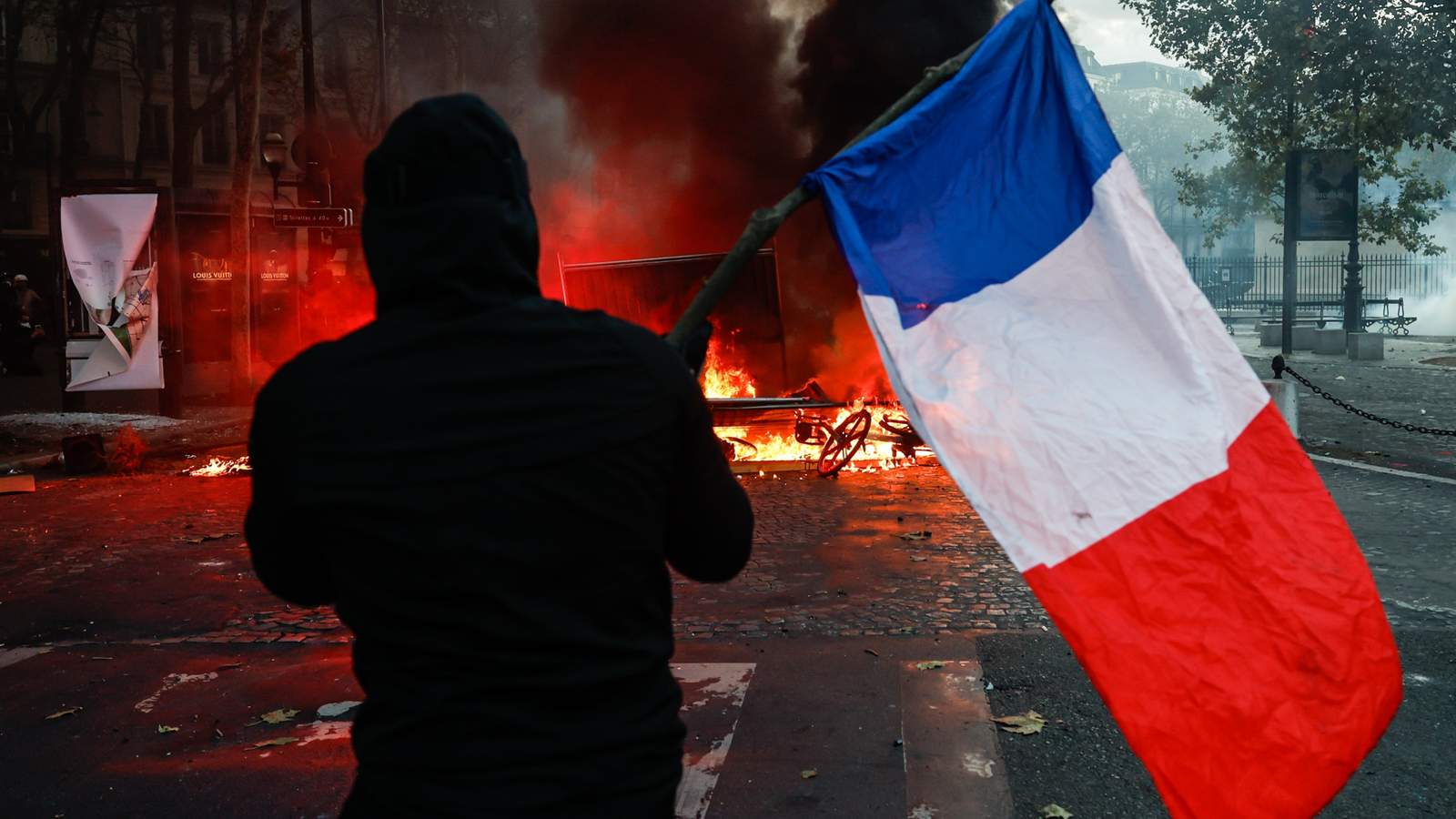 Протесты в Париже. Фото: Mohammed Badra / EPA