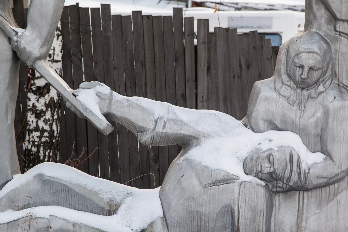 A monument in Nevyansk. Photo: Alexey Piskunov, exclusively for Novaya Gazeta Europe