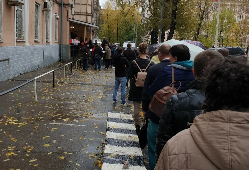 The queue to the Tsaritsyno district draft office. Photo: Yandex.Maps
