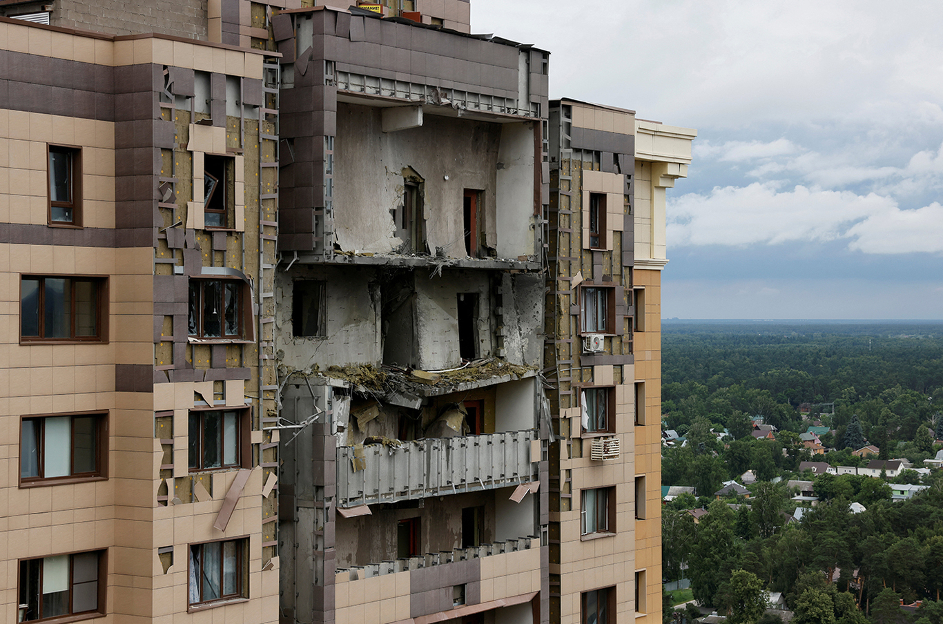 Жилой дом, поврежденный в результате атаки украинского беспилотника в Жуковском Московской области, Россия, 18 июня 2026 года. Фото: REUTERS / Scanpix / LETA