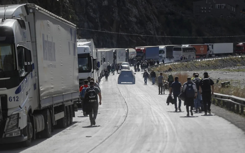 Backed up trucks at the Georgian-Russian border checkpoint of Verkhny Lars, Georgia, 27 September 2022. Photo: EPA-EFE / ZURAB KURTSIKIDZE