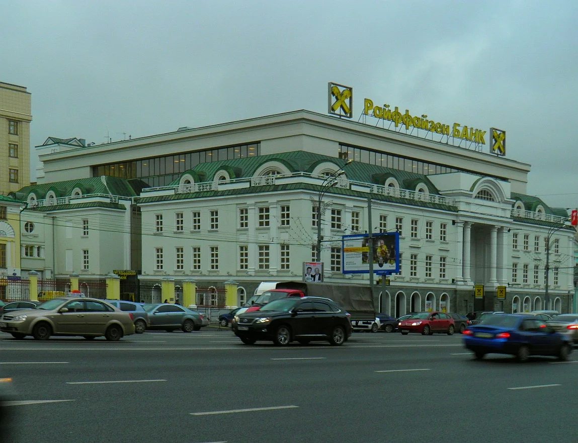 Здание банка на Смоленской-Сенной площади. Фото: <a href="https://commons.wikimedia.org/w/index.php?curid=54323887" rel="noopener noreferrer" title="https://commons.wikimedia.org/w/index.php?curid=54323887">Wikimedia Commons</a>, CC BY 3.0