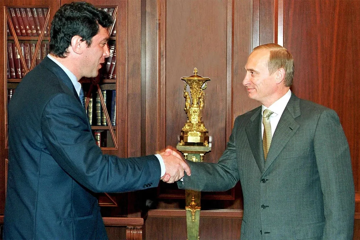 Фото: Борис Немцов с Владимиром Путиным, 4 июля 2000 года. Фото: Авторство: Wikimedia Commons, Kremlin.ru , CC BY 4.0
