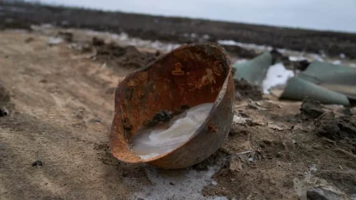 A Russian soldier’s helmet dropped at the front line, 12 January 2023, the village of Kurylivka, Ukraine. Photo: Pierre Crom / Getty Images