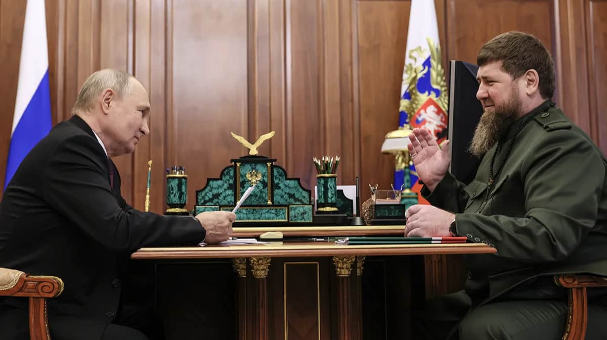 Владимир Путин и Рамзан Кадыров во время встречи в Кремле в Москве, Россия, 28 сентября 2023. Фото: Михаил Метцель / EPA-EFE / SPUTNIK