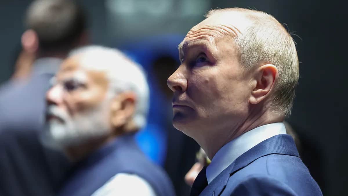 Indian Prime Minister Narendra Modi and Vladimir Putin visit the Rosatom Pavilion at the All-Russian Exhibition Centre in Moscow, Russia, 9 July 2024. Photo: EPA / SERGEY FADEICHEV / SPUTNIK / KREMLIN POOL