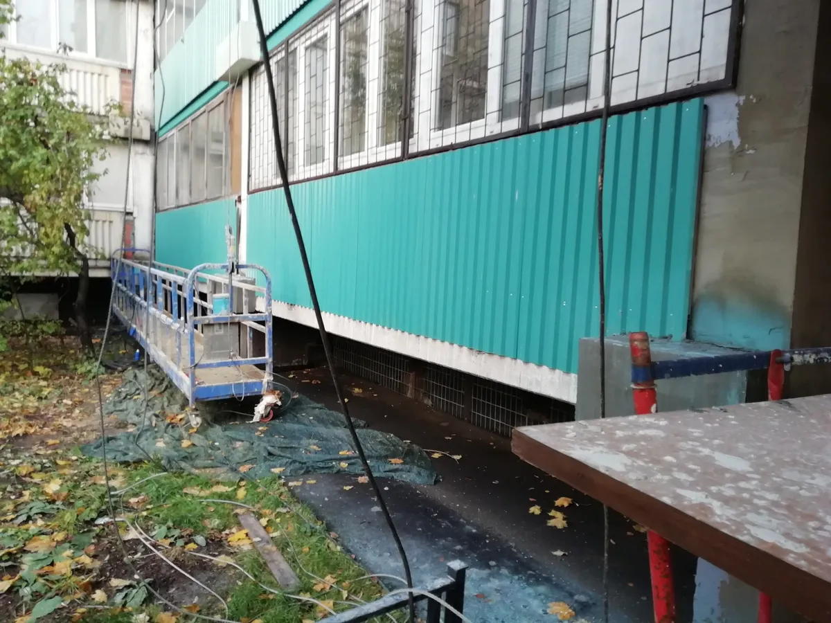 Подтеки на фасаде дома на Олимпийском проспекте, 30 в Мытищах. Фото предоставлено жителями