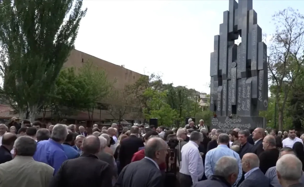 Открытие памятника участникам операции «Немезис». Фото: скрин <a href="https://www.youtube.com/watch?v=D8ZNzCP8f34">видео</a>