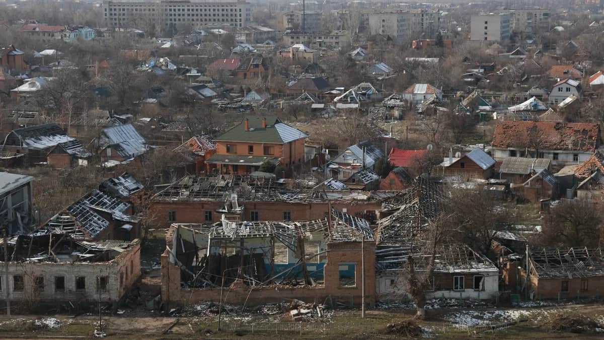<span><span>Damaged buildings in Orikhiv, in Ukraine’s southeastern Zaporizhzhia region, 12 February 2025. Photo: EPA / Oleg Movchaniuk</span></span>