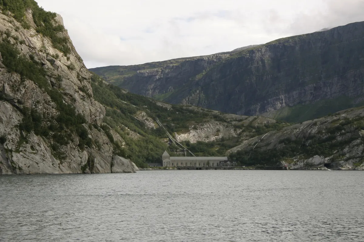 ГЭС в Гломфьорде, Норвегия. Фото: <a href="https://commons.wikimedia.org/w/index.php?curid=4460369">Wikimedia Commons</a>, CC BY-SA 3.0