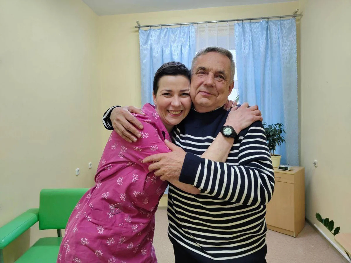 Мария Колесникова с отцом. Фото: Роман Протасевич / <a data-sk="tooltip_parent" data-stringify-link="https://t.me/sprava_by/115" href="https://t.me/sprava_by/115" rel="noopener noreferrer" target="_blank">Telegram</a>