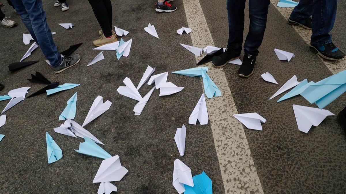 Бумажные самолётики на акции протеста против решения суда о блокировке Telegram в Москве, 30 апреля 2018 года. Фото: Татьяна Макеева / Reuters / Scanpix / LETA