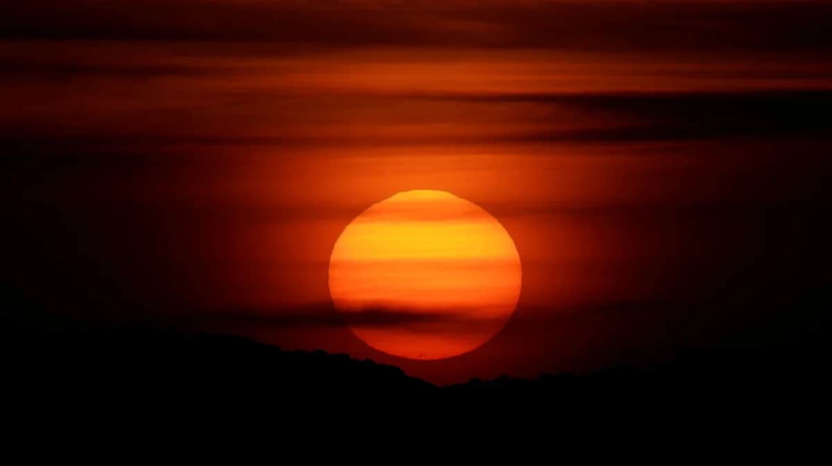 Заход Солнца во время геомагнитной бури, 24 мая 2024 года. Фото: Jon Nazca / Reuters / Scanpix / LETA
