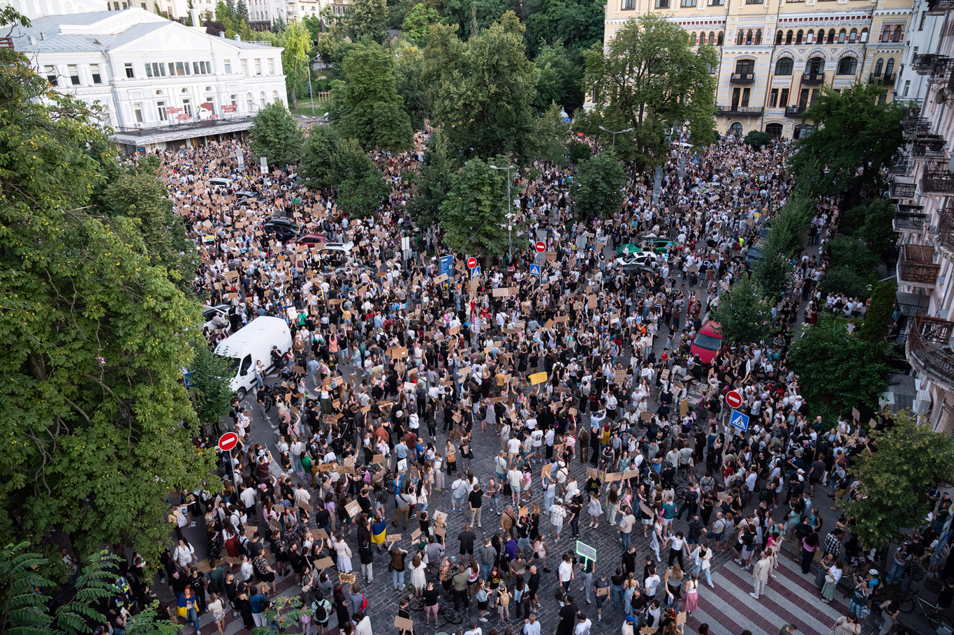 Акция протеста против решения президента Владимира Зеленского об отставке Михаила Фёдорова. Киев, Украина, 17 июля 2026 года. Фото: Danylo Antoniuk / Anadolu / Abaca Press / ddp images / Vida Press