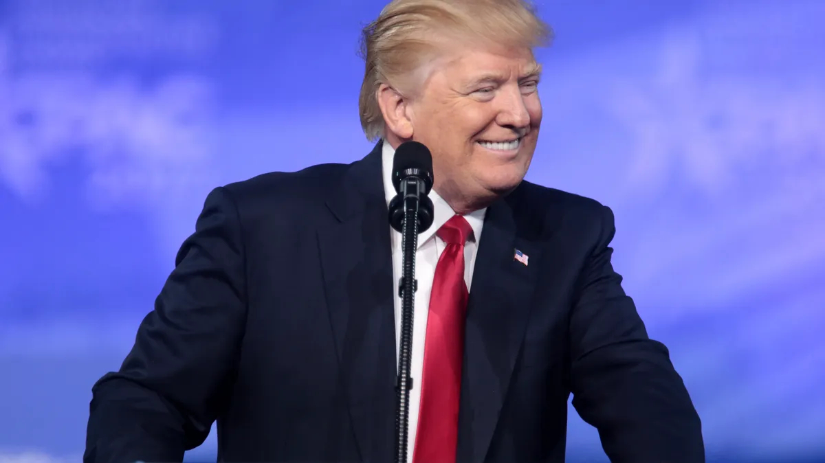 Дональд Трамп победил на первых внутрипартийных выборах кандидата в президенты в штате Айова