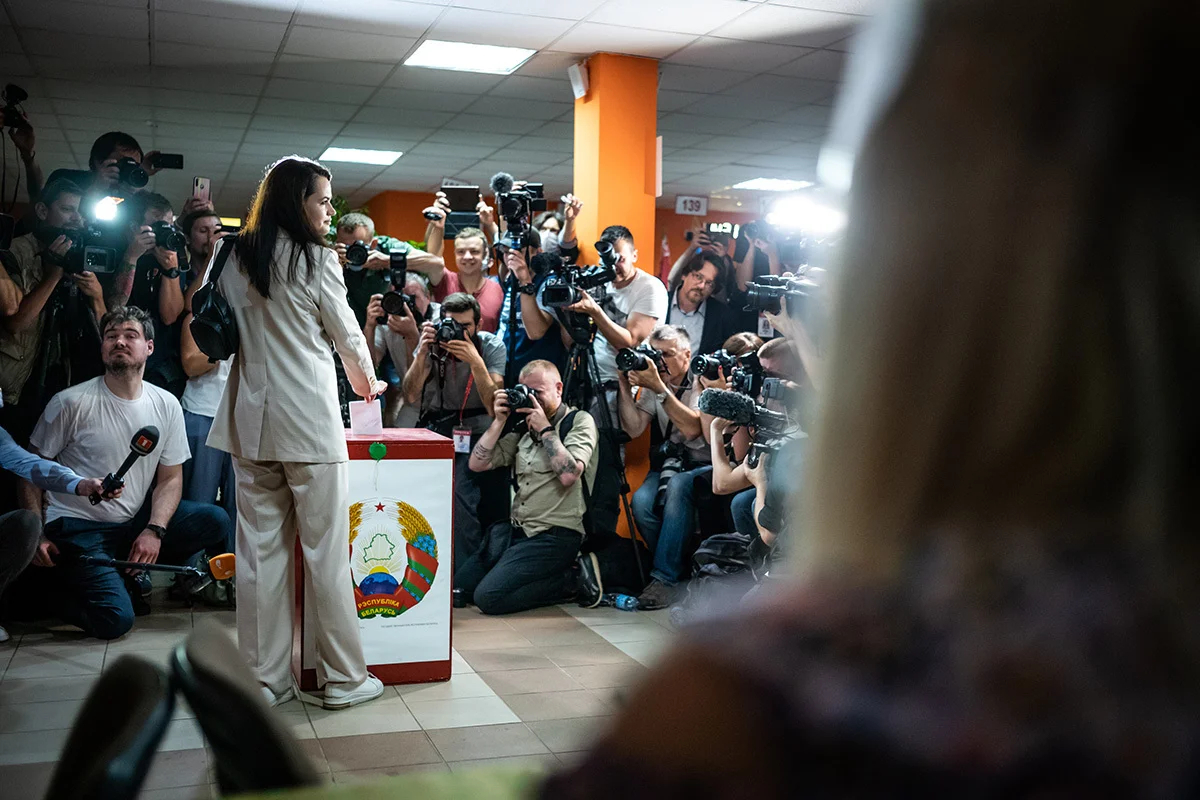 Sviatlana Tsikhanouskaya voting at a polling station in Minsk, Belarus, 9 August 2020. Photo: Mikhail Fridman / Getty Images