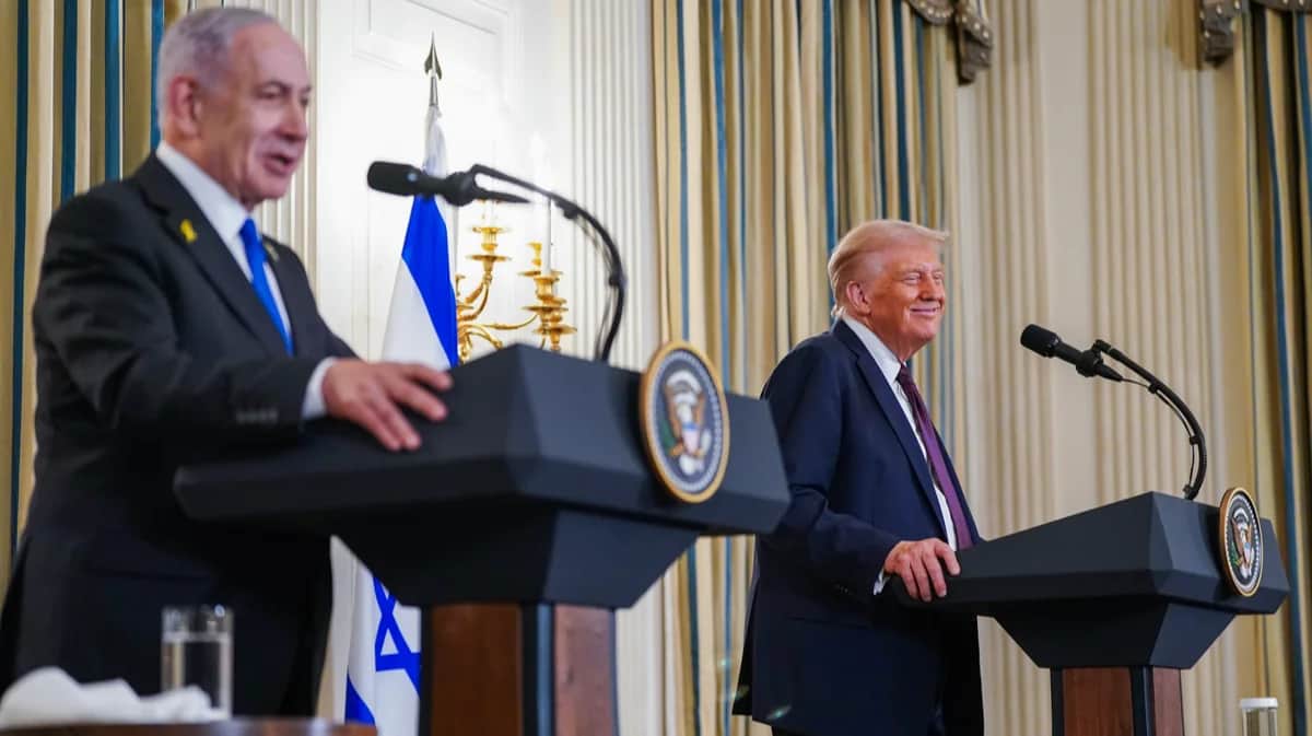 Дональд Трамп и Биньямин Нетаньяху во время выступления в Вашингтоне. Фото: Ron Sachs/CNP / Splash News / Vidapress