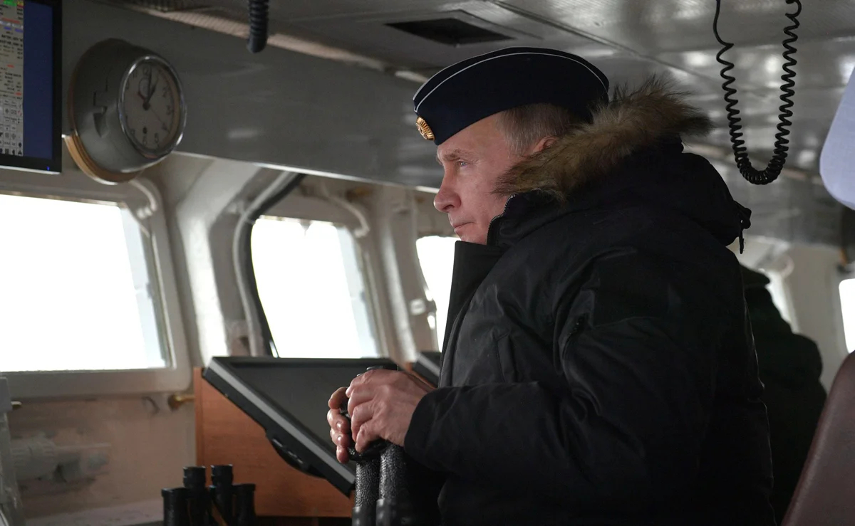Владимир Путин на борту ракетного крейсера «Маршал Устинов» во время совместных учений Северного и Черноморского флотов в Крыму, Украина, 9 января 2020 года. Фото: Алексей Дружинин / Спутник / Kremlin