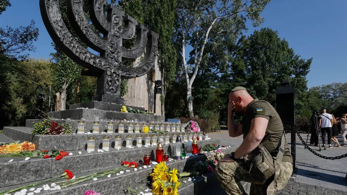 A Ukrainian soldier at the memorial to those who were murdered by the Nazis at Babyn Yar, near Kyiv, Ukraine, 29 September 2023. Photo: EPA/SERGEY DOLZHENKO