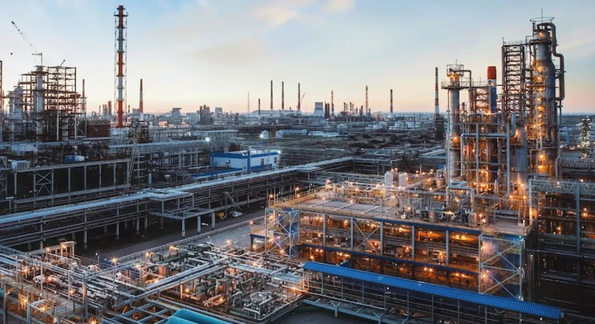 Газпром нефтехим в Салавате. Фото: <a href="https://www.google.com/maps/contrib/102183763213240731617/photos/@53.4002791,55.9047772,3a,75y/data=!3m7!1e2!3m5!1sAF1QipOcMlxaziY1OT4p0FUrQVvImdoE0QOTV3vvxTt1!2e10!6shttps:%2F%2Flh5.googleusercontent.com%2Fp%2FAF1QipOcMlxaziY1OT4p0FUrQVvImdoE0QOTV3vvxTt1%3Dw462-h260-k-no!7i2823!8i1588!4m3!8m2!3m1!1e1">Газпром</a>