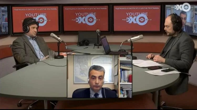 Вадим Прохоров, Лев Шлосберг и Владимир Кара-Мурза в эфире «Эхо Москвы». Фото: скрин <a href="https://www.facebook.com/photo.php?fbid=10165888353155134&amp;set=t.634085133&amp;type=3">видео</a>