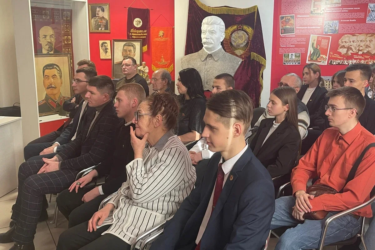 Visitors to the Stalin Centre at an event marking Lenin’s birthday. Photo: <a href="https://vk.com/wall-61776004_3564" rel="noopener noreferrer" title="https://vk.com/wall-61776004_3564">Communists of Russia</a>/ VK