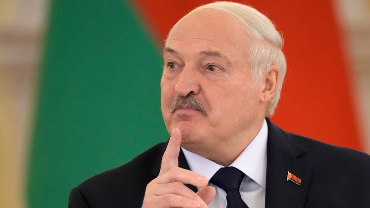Киев навис на Минском