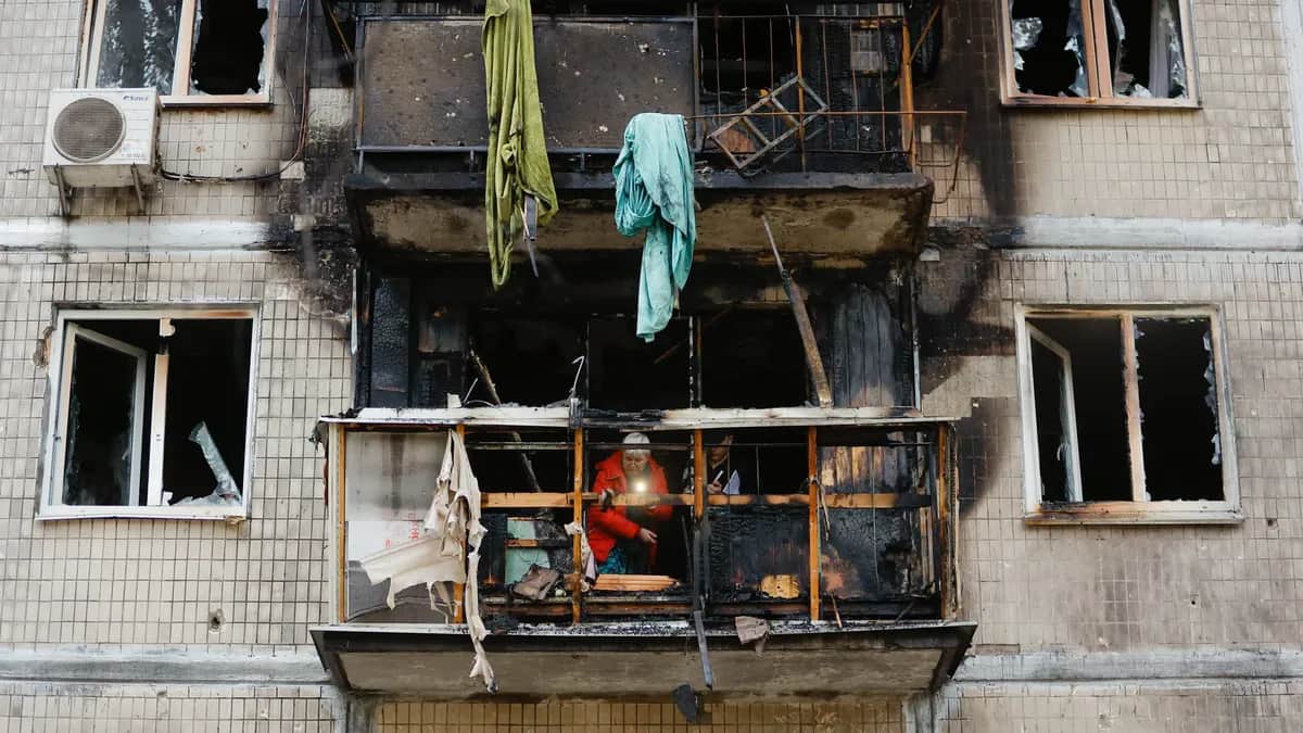 A woman inspects damage to a residential building in the Solomyansk district of Kyiv following an overnight Russian drone strike, 30 October 2024. Photo: EPA-EFE / SERGEY DOLZHENKO