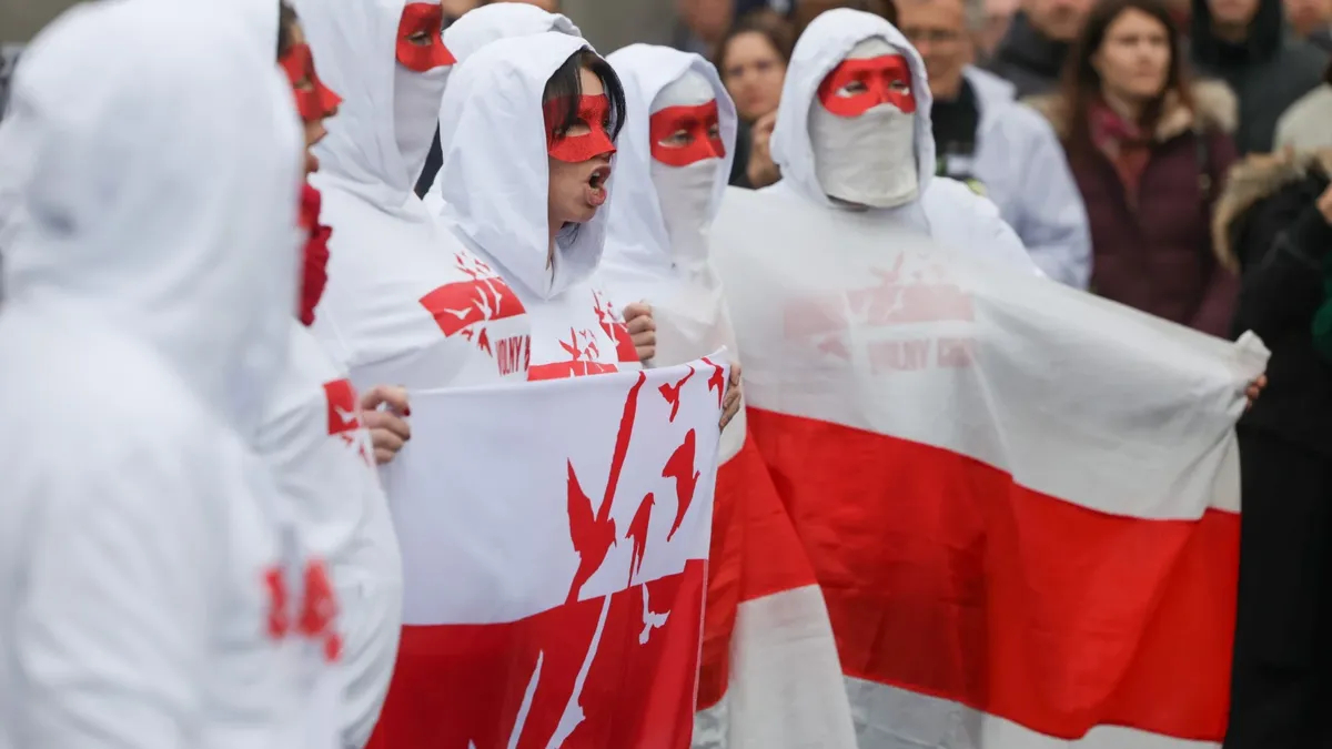 «Выбор у белорусов простой: молчать, сидеть в тюрьме или уезжать»