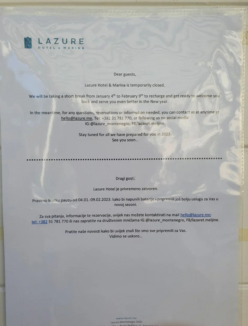 The announcement placed near the Lazure Hotel. Photo: Daniil Afrin, exclusively for Novaya Gazeta Europe