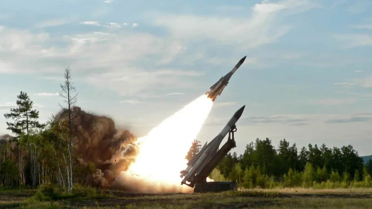 Ракета С-200. Фото: <a href="https://dzen.ru/a/YP24jeJZtx4UZpfB">Яндекс.Дзен</a>