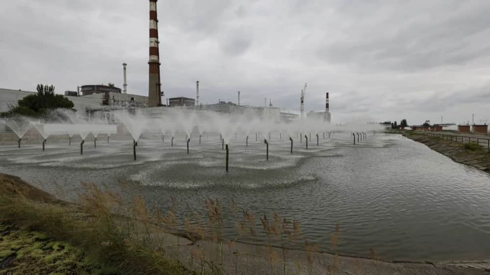International Atomic Energy Agency (IAEA) members examine Zaporizhzhia Nuclear Power Plant in Enerhodar. Photo: EPA-EFE/SERGEI ILNITSKY