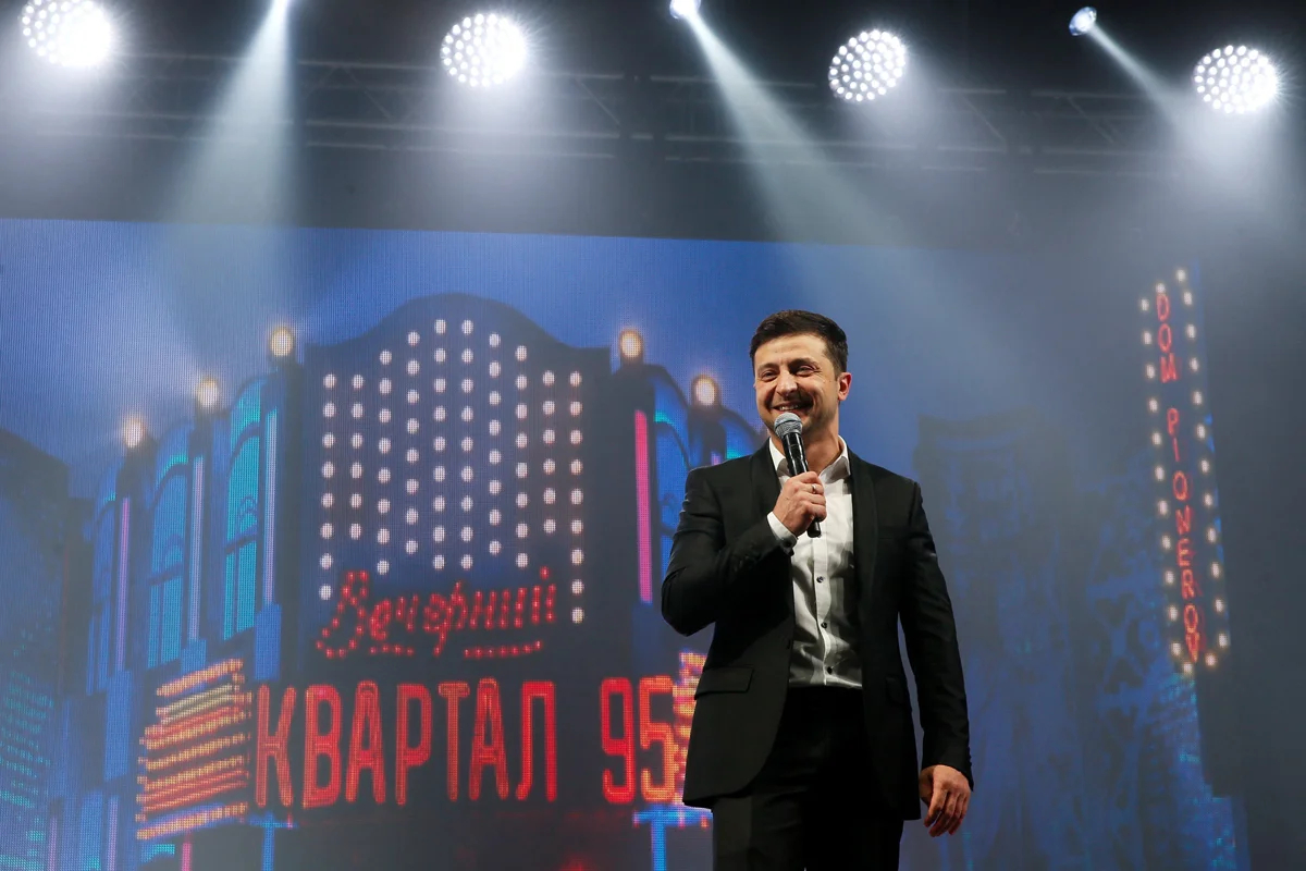 Владимир Зеленский ведет комедийное шоу в концертном зале в Броварах недалеко от Киева, Украина, 29 марта 2019 года. Фото: Валентин Огиренко / Reuters / Scanpix / LETA
