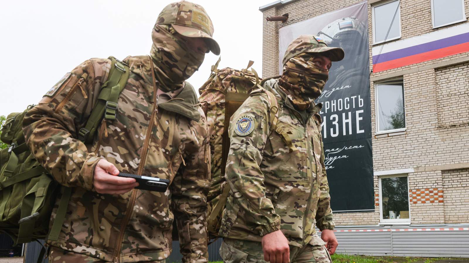 Военнослужащие в Московском областном пункте отбора на военную службу по контракту. Балашиха, Московская область. 27 мая 2026 года. Фото: Сергей Карпухин / ТАСС / ZUMA Press / Scanpix / LETA
