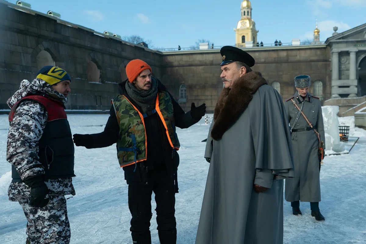 Михаил Локшин на съемочной площадке фильма «Серебряные коньки». Фото: Capital Pictures / ddp / Vida Press