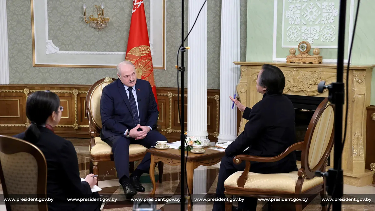 Александр Лукашенко во время интервью японскому телеканалу TBS. Фото: <a href="https://president.gov.by/ru/events/intervyu-yaponskomu-telekanalu-tbs">Президент Беларуси</a>