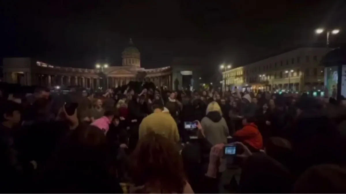В Петербурге задержали вокалистку группы Stoptime, которая на улицах города исполняла песни «иноагентов»