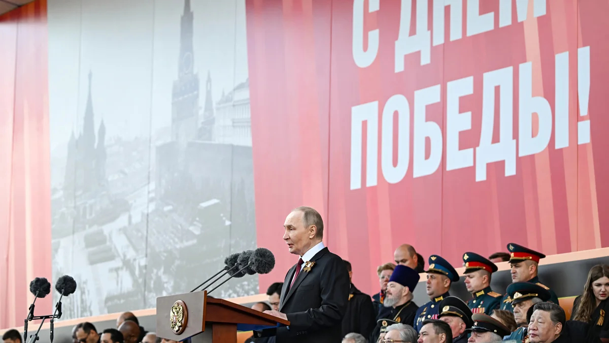 Владимир Путин выступает с речью на параде Победы на Красной площади в Москве, 9 мая 2025 года. Фото: Сергей Бобылёв / РИА Новости / EPA